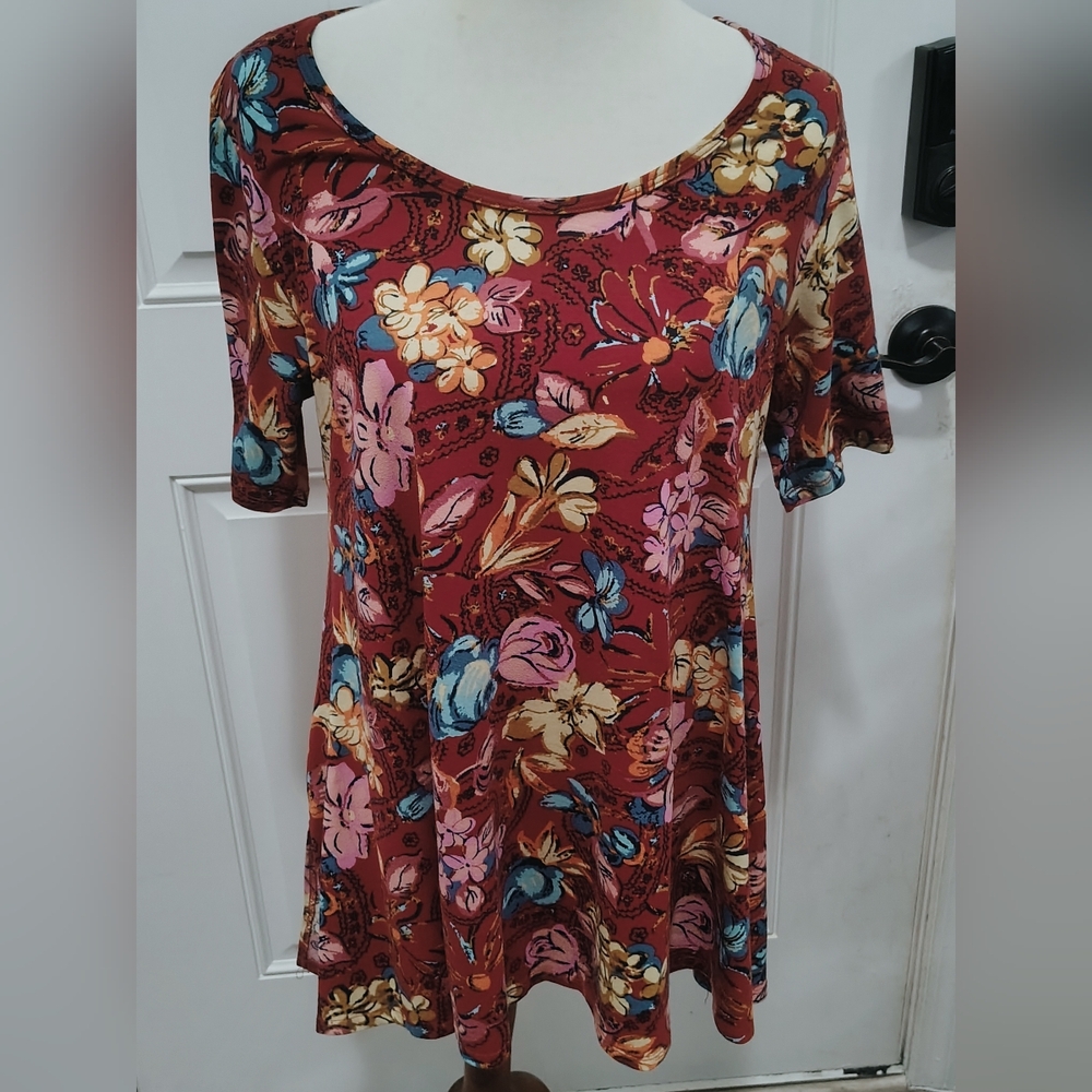 LuLaRoe Red and Blue Fitted Floral Blouse
